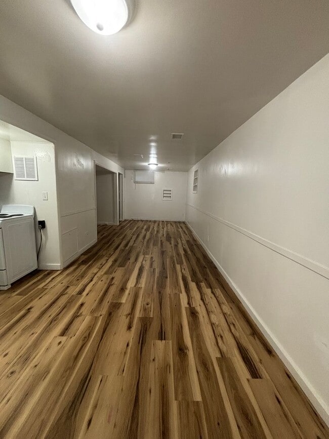Building Photo - Beautifully Updated Studio Near WSU – All Utilities Included