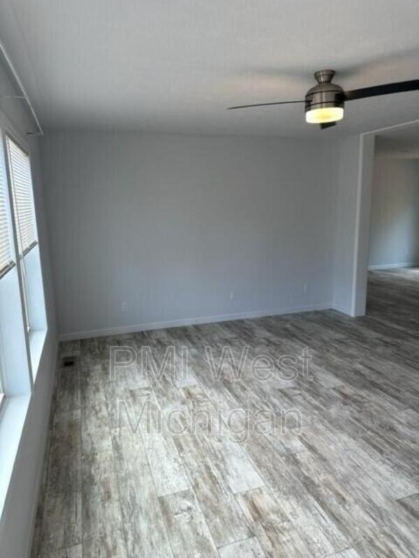 Building Photo - 2724 Pasture Ln