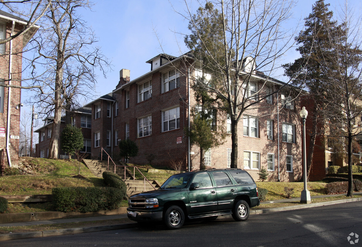 Foto del edificio - 131 Webster St NW