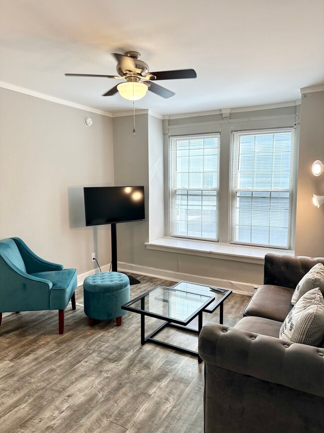 Building Photo - 1009 Madison St