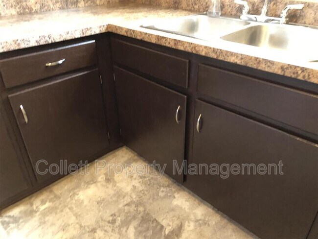 Foto del edificio - 6627 State Rd