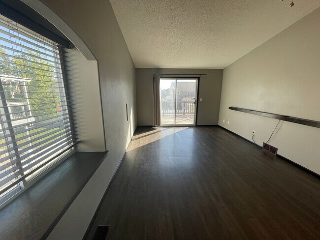 Building Photo - RENTAL PRICE REDUCTION - 3 Bed Twinhome in...