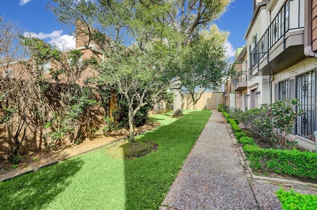 Building Photo - 516 N Post Oak Ln