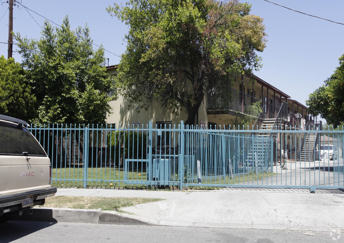 Primary Photo - 6024 Hazelhurst Pl