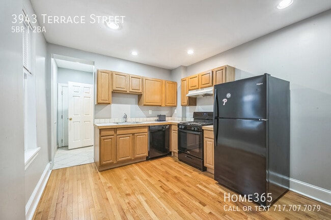 Building Photo - 3943 Terrace St
