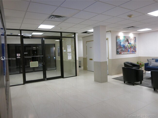 Foto del edificio - 4164 Inverrary Dr