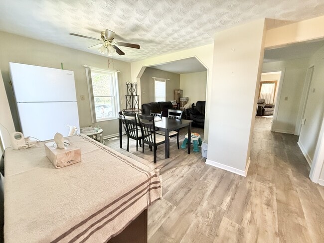 Building Photo - 22633 Mull Rd
