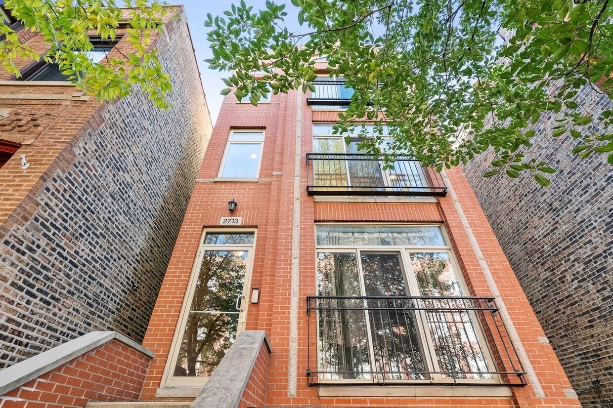 Photo - 2713 W Augusta Blvd (Chicago, IL)