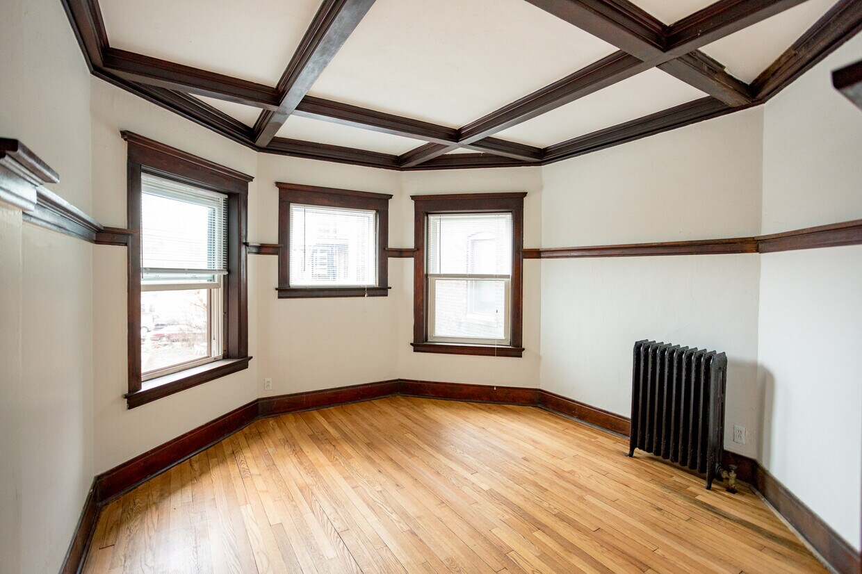 Primary Photo - 620 W Forest Ave