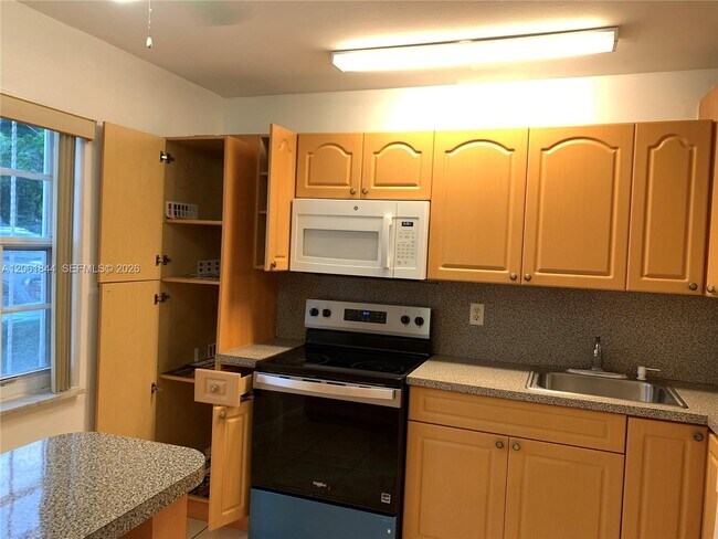 Foto del edificio - 5453 NW 169th Terrace