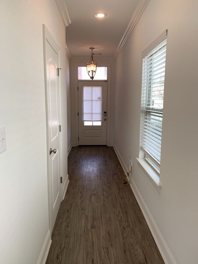 Foto del edificio - 2127 Shadowbrook Dr
