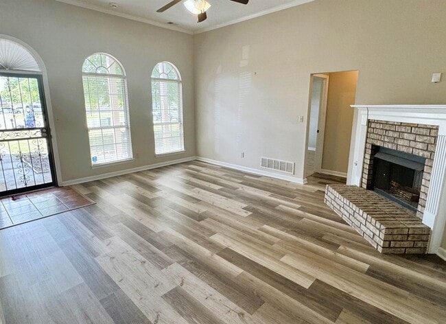 Building Photo - 6098 Ravenwood Lake Dr E