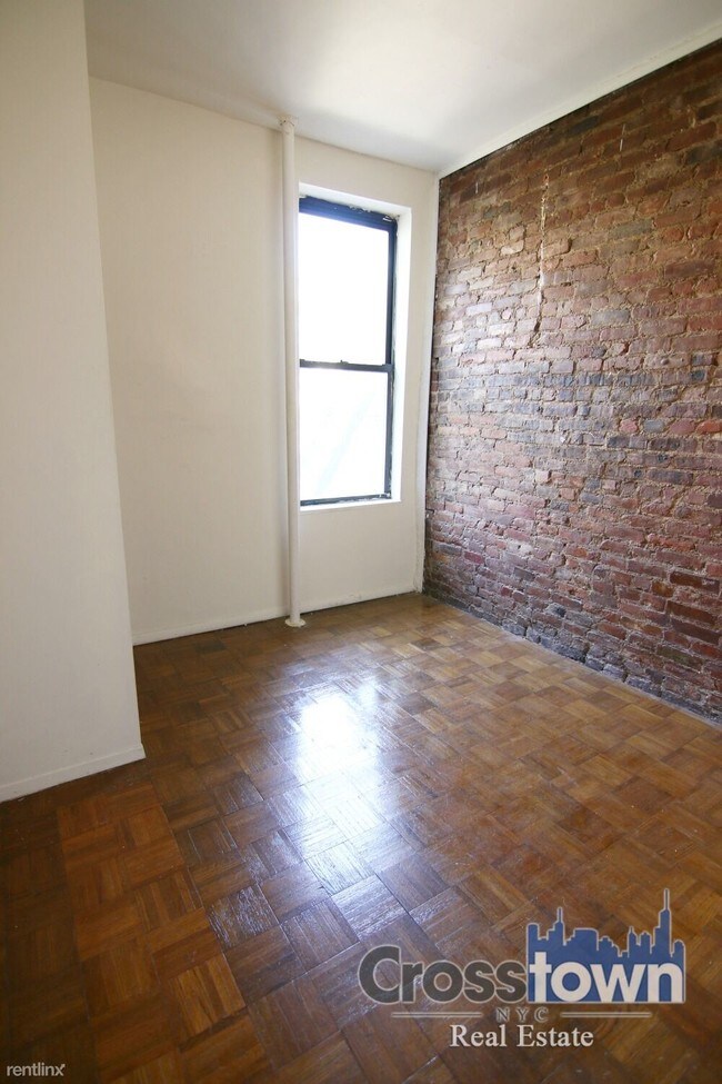 Building Photo - 3 br, 1 bath Apartment - 338 E 19th St