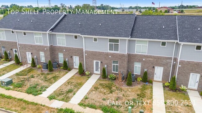 Building Photo - Take a Look At This!