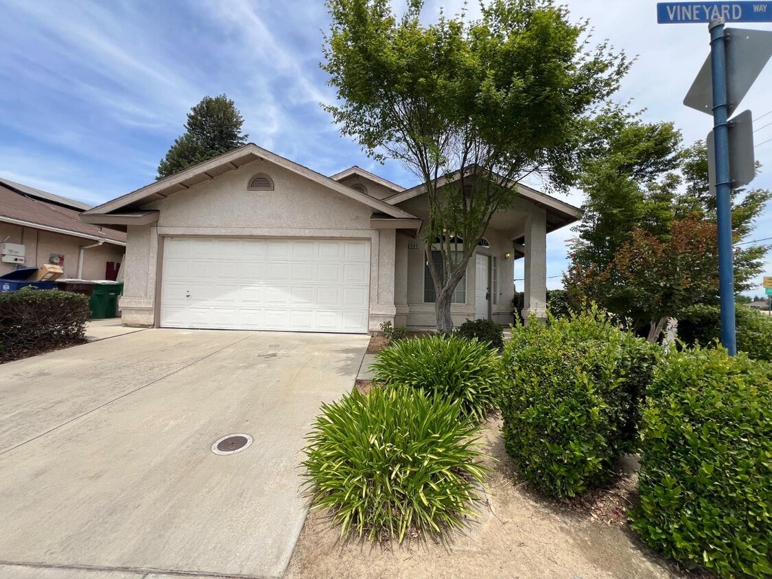 Primary Photo - 995 Vineyard Way