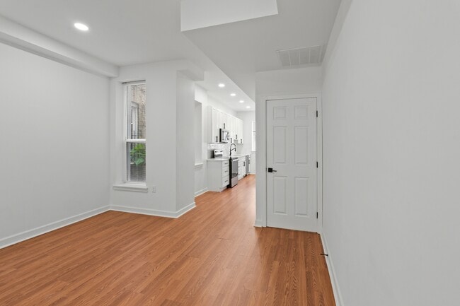 Building Photo - 324 E 23rd St