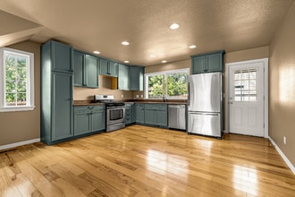 Building Photo - 532 W Kiowa St