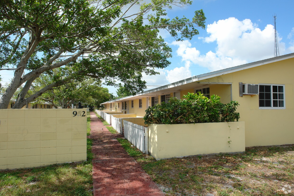 Foto principal - Laurel Drive Apartments