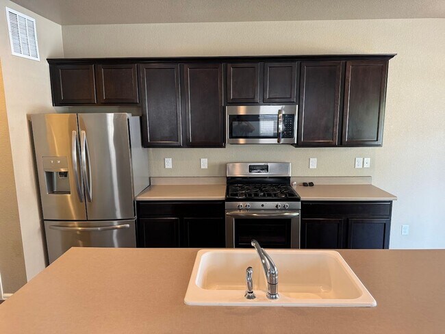 Foto del edificio - ***$500 Off 1st Months Rent*** Stunning 4BD/3BA Home in North Longmont - Available NOW!