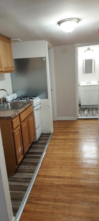 Building Photo - 5822 Mascher, Apt J