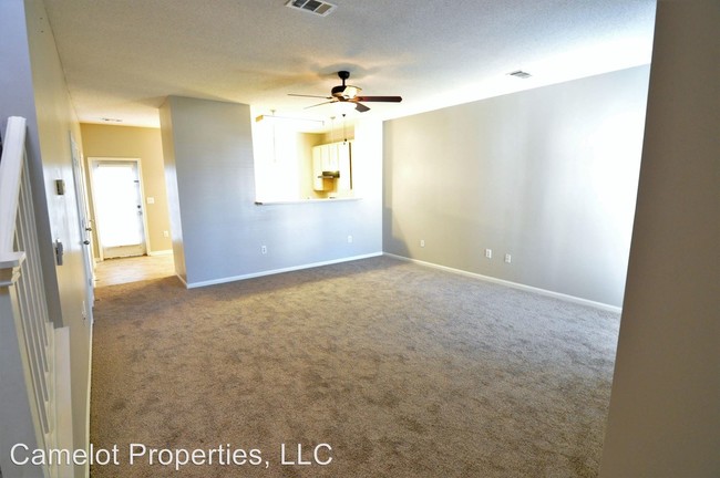 Building Photo - 140-144 Pine Meadows Cir