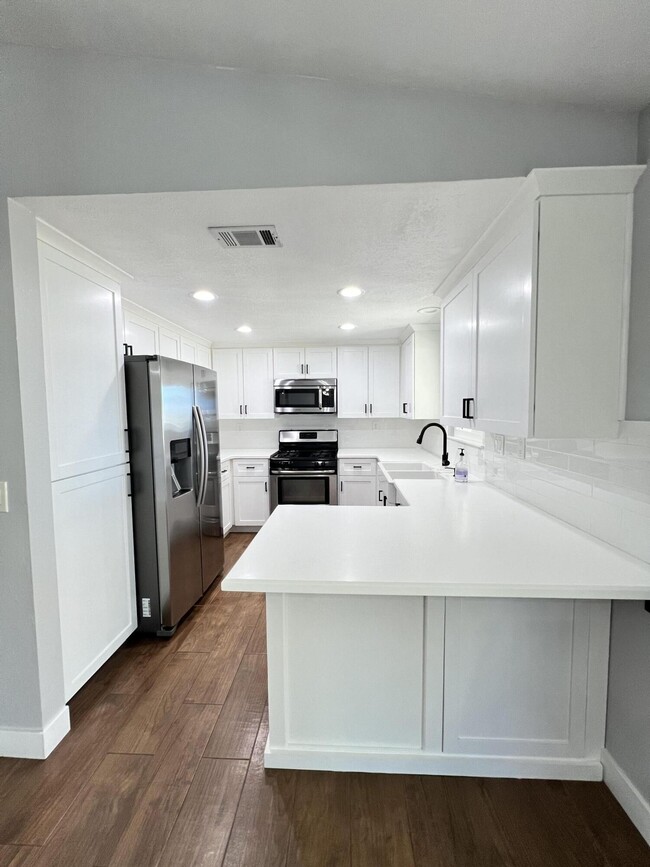 Building Photo - 16122 Stagecoach Ave