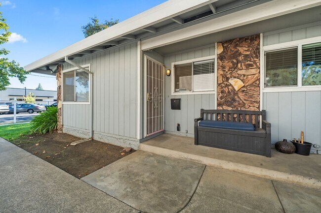 Building Photo - Charming 1 Bedroom 1 Bath in Roseville, CA