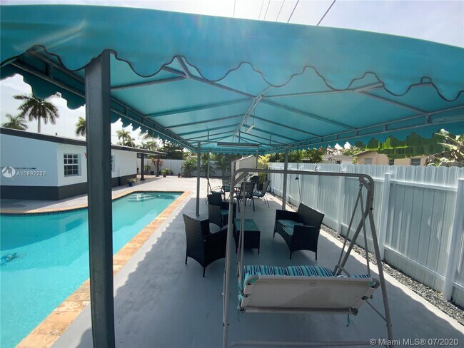 Foto del edificio - 10210 Caribbean Blvd