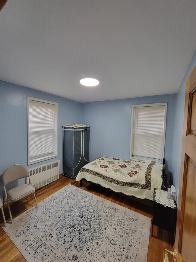 Foto del edificio - 6441 Saunders St