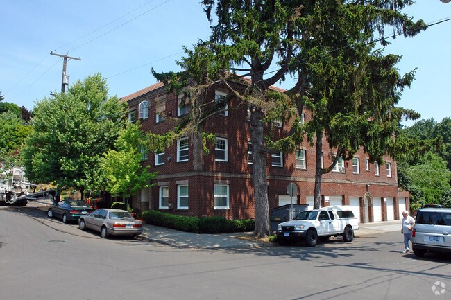 Building Photo - 236 SE 32nd Ave