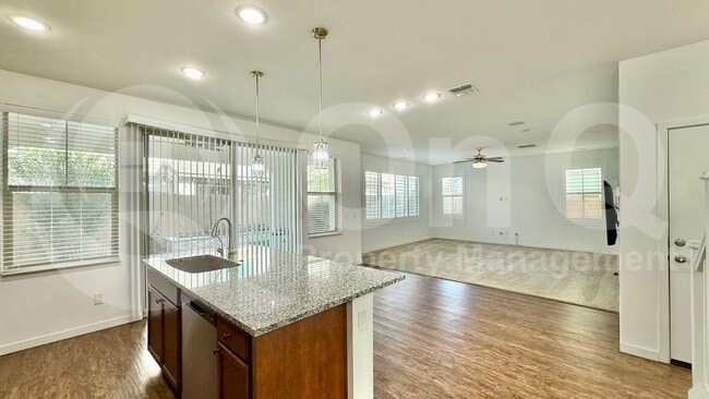 Building Photo - 1350 W Javelina Dr
