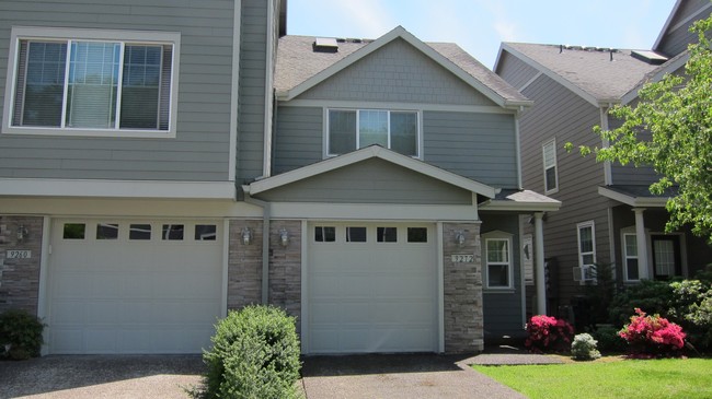 Building Photo - Liberty Oaks Townhomes