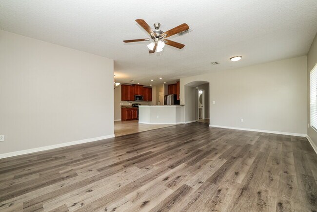 Foto del edificio - 6402 Trent Creek Dr