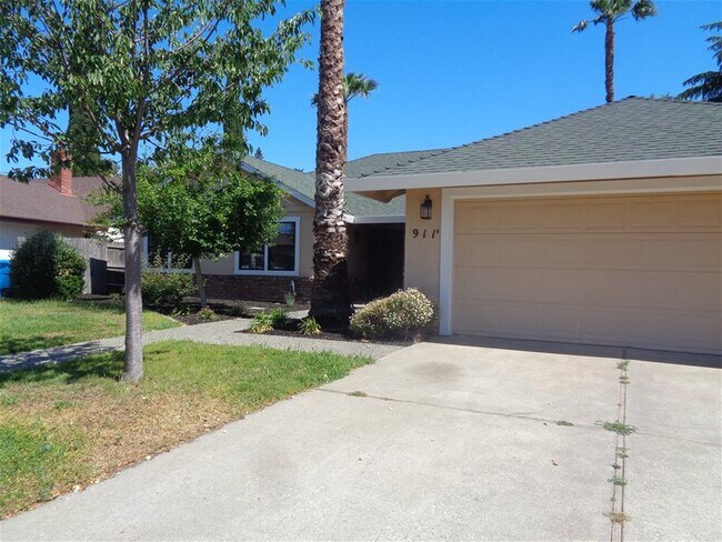 Building Photo - 911 Mariposa Dr