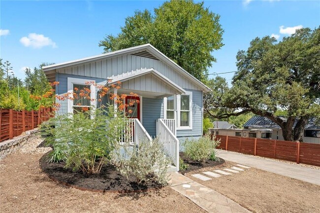 Building Photo - 2412 E 10th St