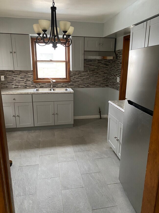 Foto del edificio - 727 E 155th Ct