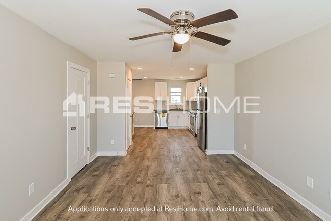 Foto del edificio - HOME FOR RENT!