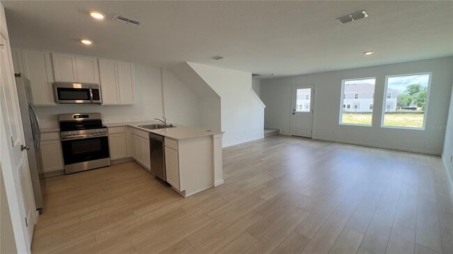 Building Photo - 831 Lynx St