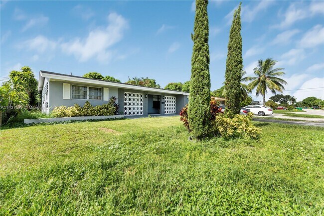 Building Photo - 7840 Ramona St