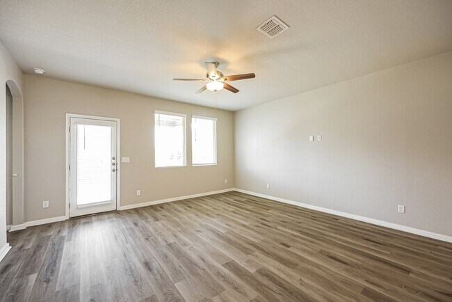 Building Photo - 15815 Spruce River Ct