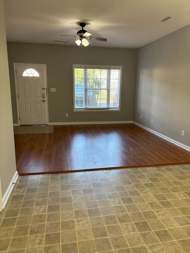 Foto del edificio - 2 bed / 2.5 bath Townhome ~ Carolina Bays ...