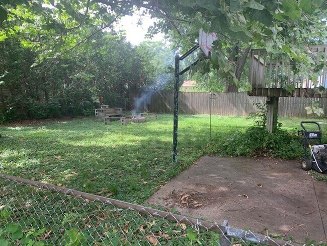 Foto del edificio - 4 Bedroom 2 Bath Home Available for Rent i...