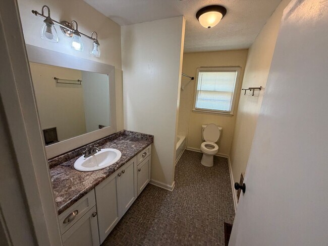 Foto del edificio - 3 Bed, 1.5 Bath Home Available in Greer