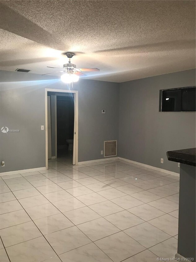Building Photo - 25 Crossings Cir