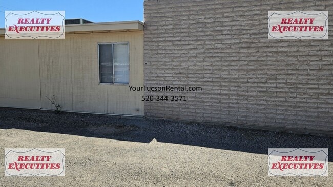 Building Photo - Fort Lowell & Campbell 2/1 - A/C and all appliances