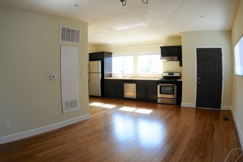 Foto del edificio - 3554 - 3556 S. Budlong Ave