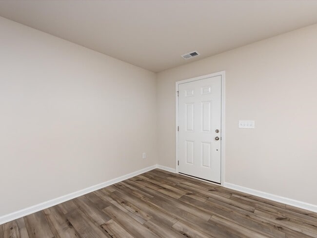 Foto del edificio - 1048 Old Trade St