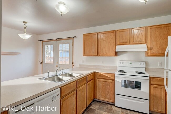 Building Photo - 3 br, 2.5 bath House - 402 NW Meadow Court