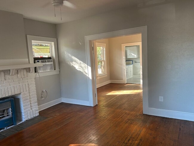 Photo - 909-911 Sunset Apartment