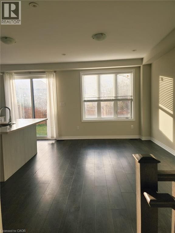 Building Photo - 33 Hollywood Ct